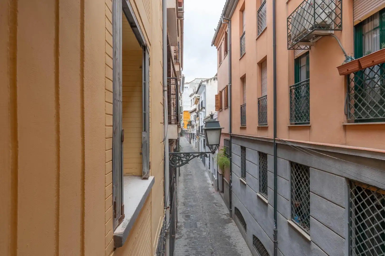 Vista exterior de Piso en venta en Granada con Calefacción