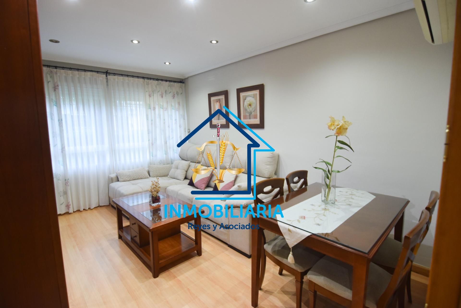 Sala d'estar de Pis de lloguer en  Córdoba Capital amb Aire condicionat i Traster