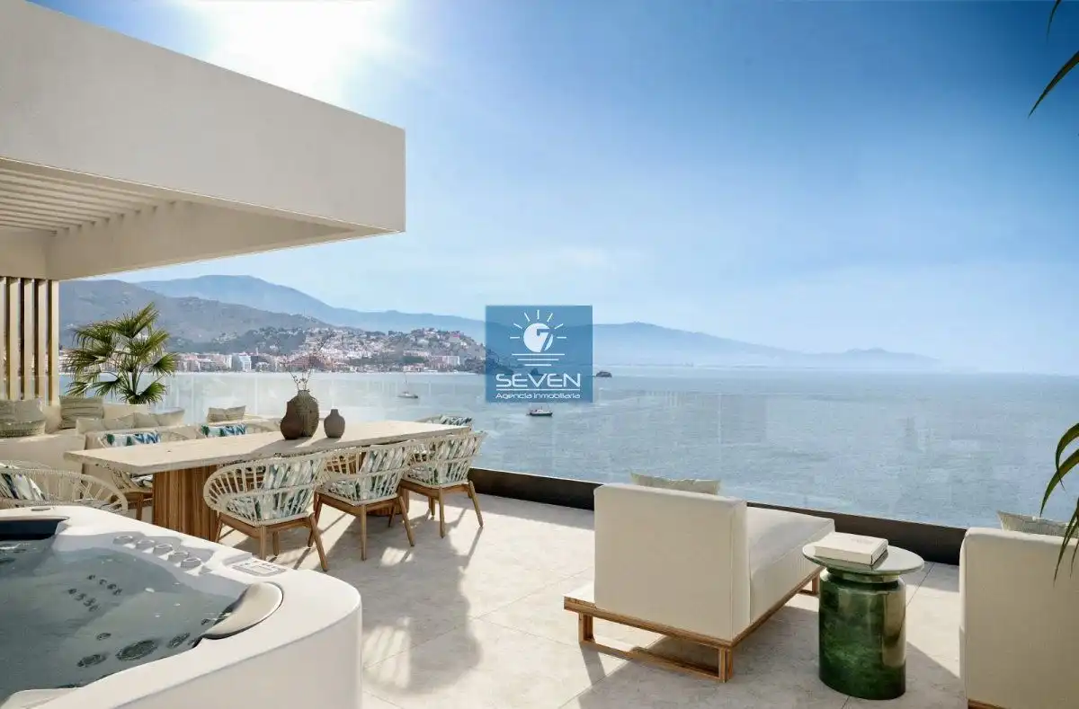 Chalet con piscina en venta en La Herradura