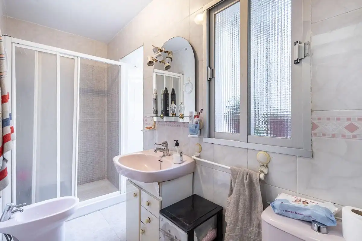 Bathroom of Flat for sale in Granada