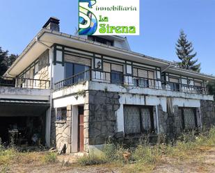 Vista exterior de Casa o xalet en venda en Castro-Urdiales amb Calefacció, Jardí privat i Terrassa