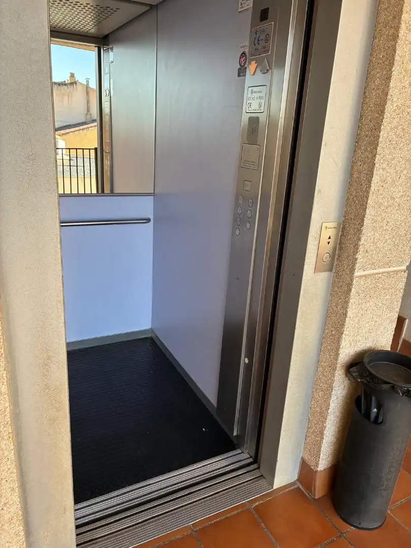 Piso con ascensor en venta en Parque de la Ermita, imagen 2