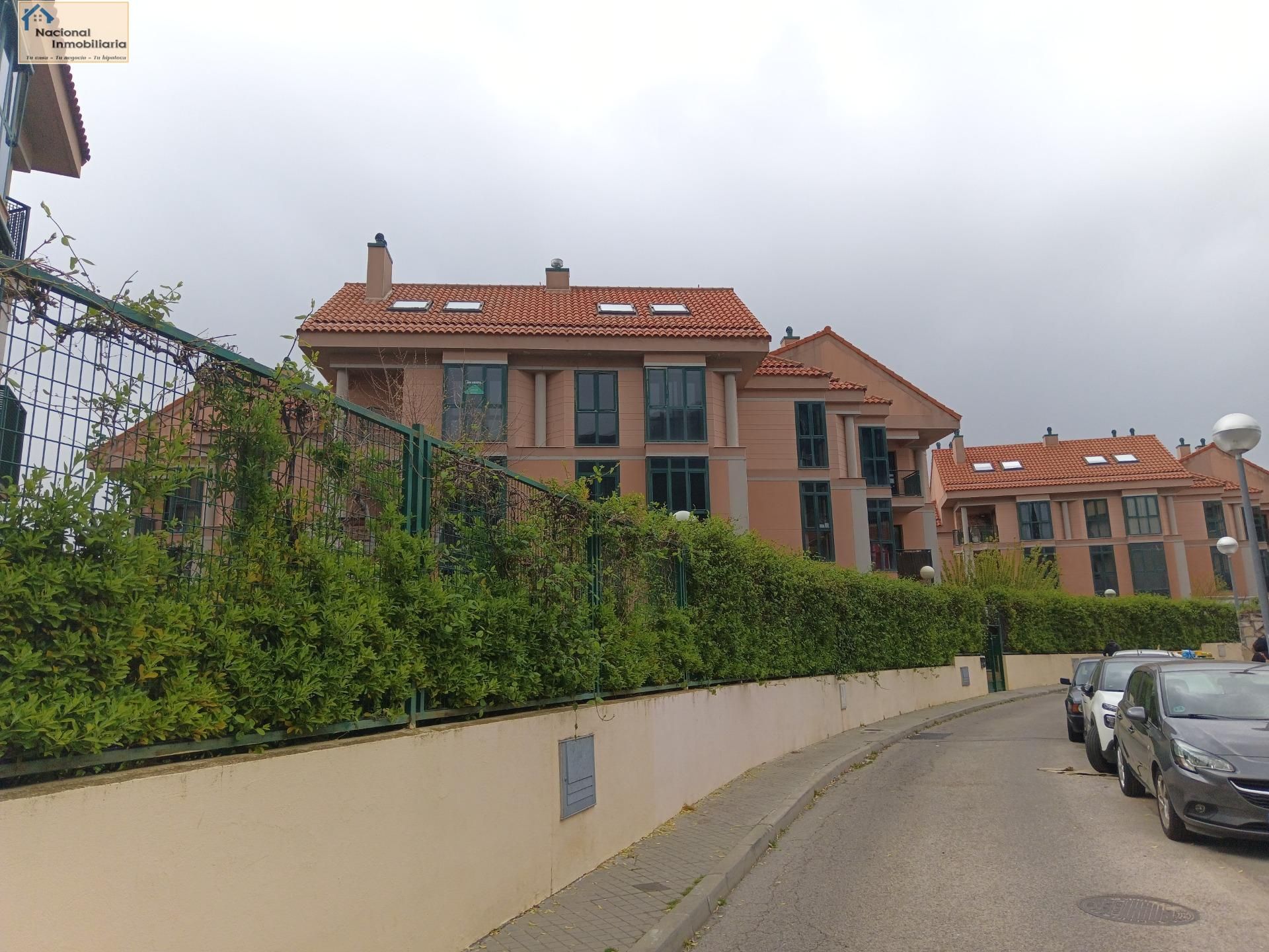 Vista exterior de Àtic en venda en San Lorenzo de El Escorial amb Jardí privat, Terrassa i Traster