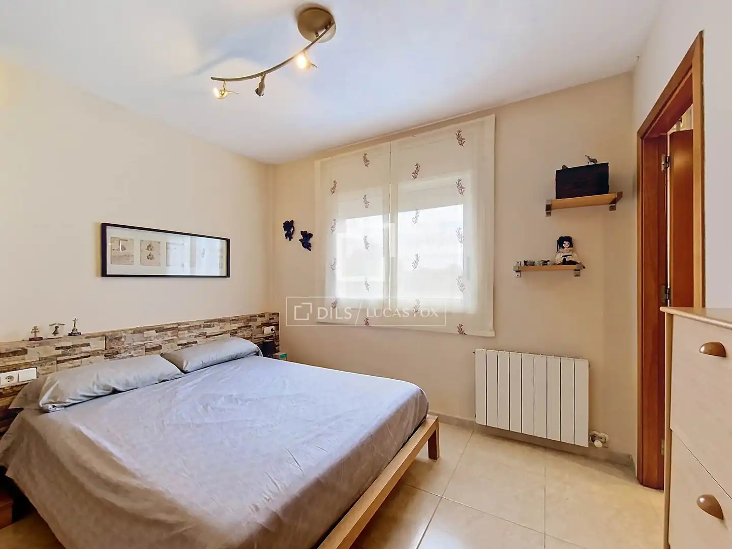 Schlafzimmer von Haus oder Chalet zum Verkauf in Cubelles mit Klimaanlage, Heizung und Privatgarten