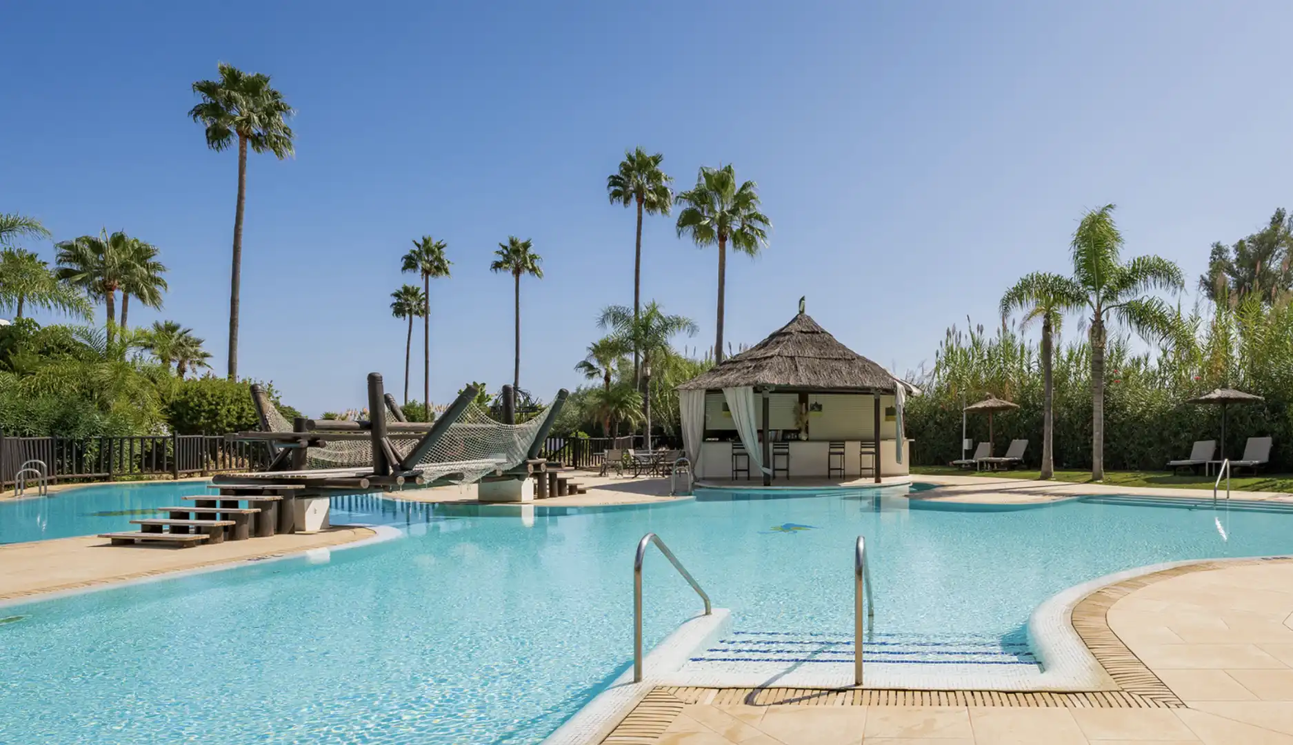 Apartment with pool for sale in Selwo