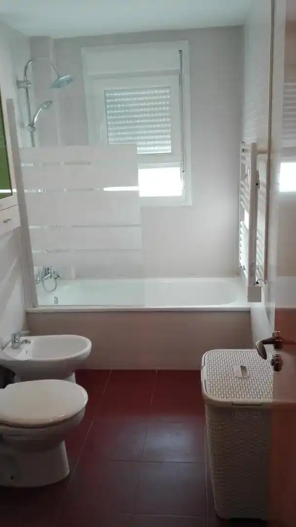 Bany de Àtic per a compartir en Cártama amb Aire condicionat, Moblat i Forn