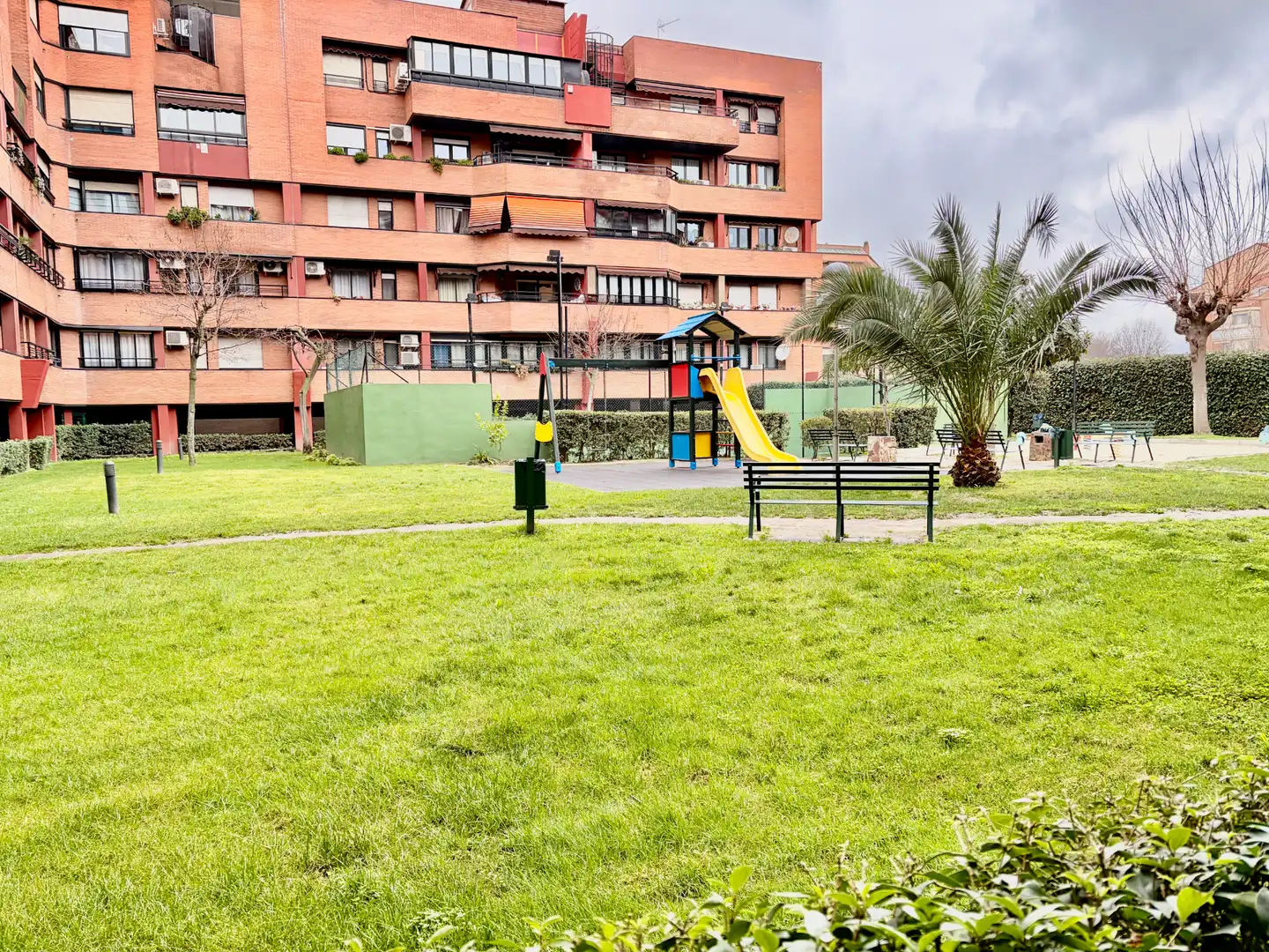 Vista exterior de Dúplex en venta en Leganés con Aire acondicionado, Calefacción y Jardín privado