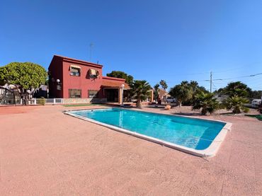 Xalet amb piscina en venda a Peña de las Águilas