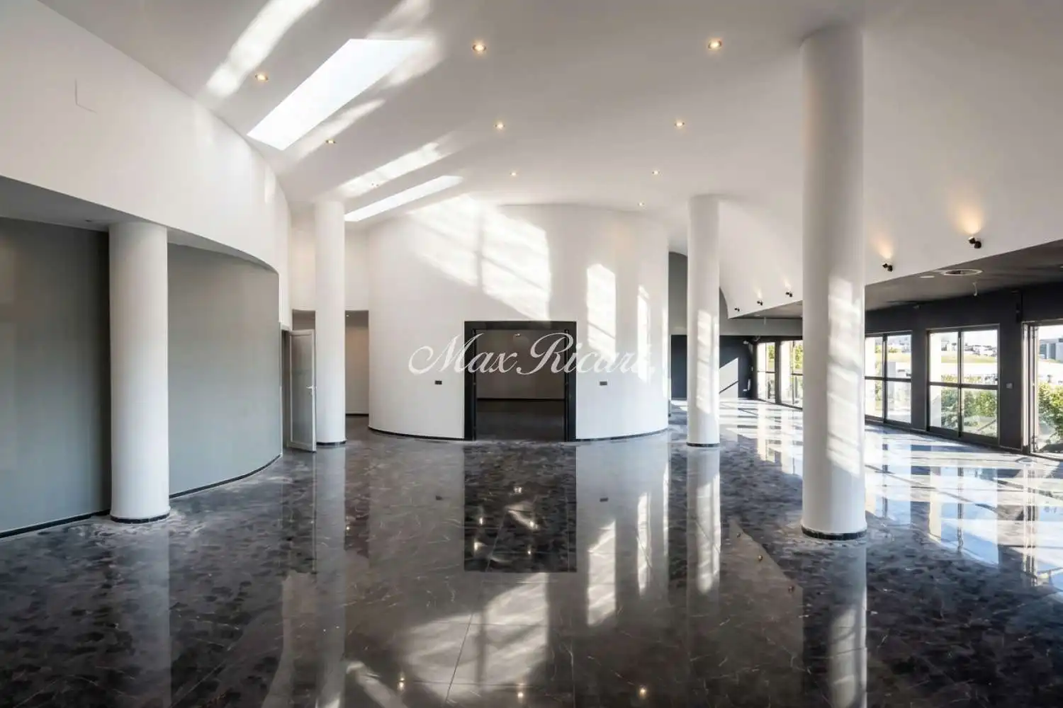 Business premises for sale in Port Grec - Port Moxó