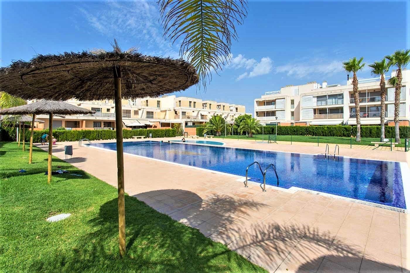 Piscina de Planta baja en venta en Alicante / Alacant con Aire acondicionado, Calefacción y Jardín privado