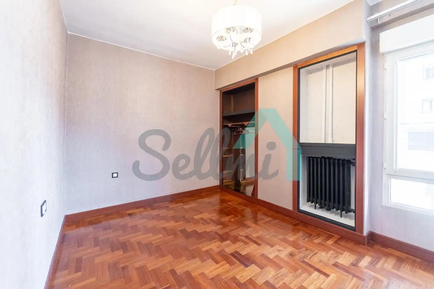 Habitación de Piso en venta en Oviedo  con Calefacción, Parquet y Terraza
