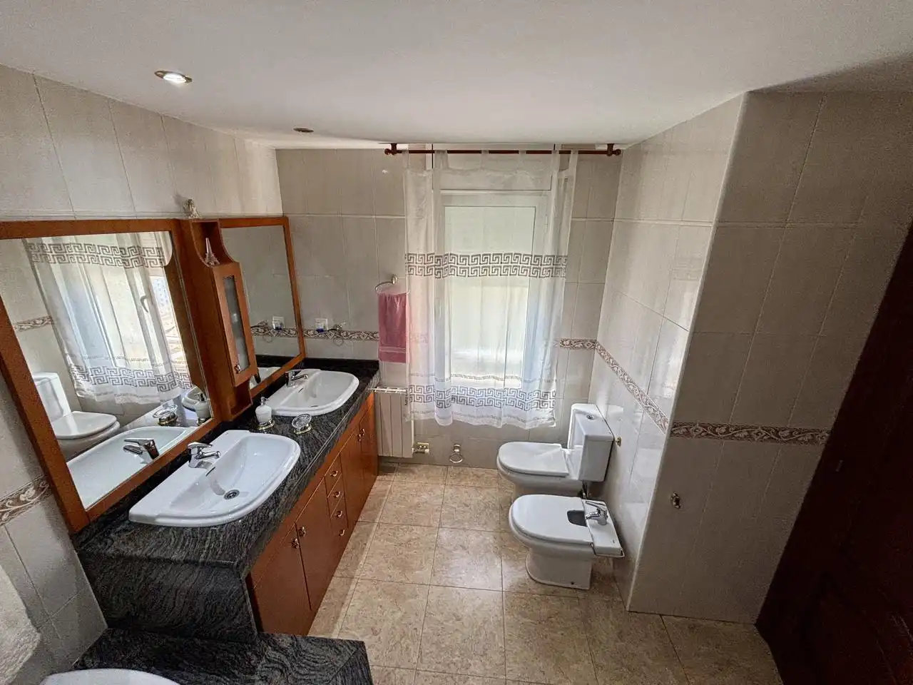 Baño de Casa adosada en venta en Valls con Aire acondicionado, Calefacción y Jardín privado