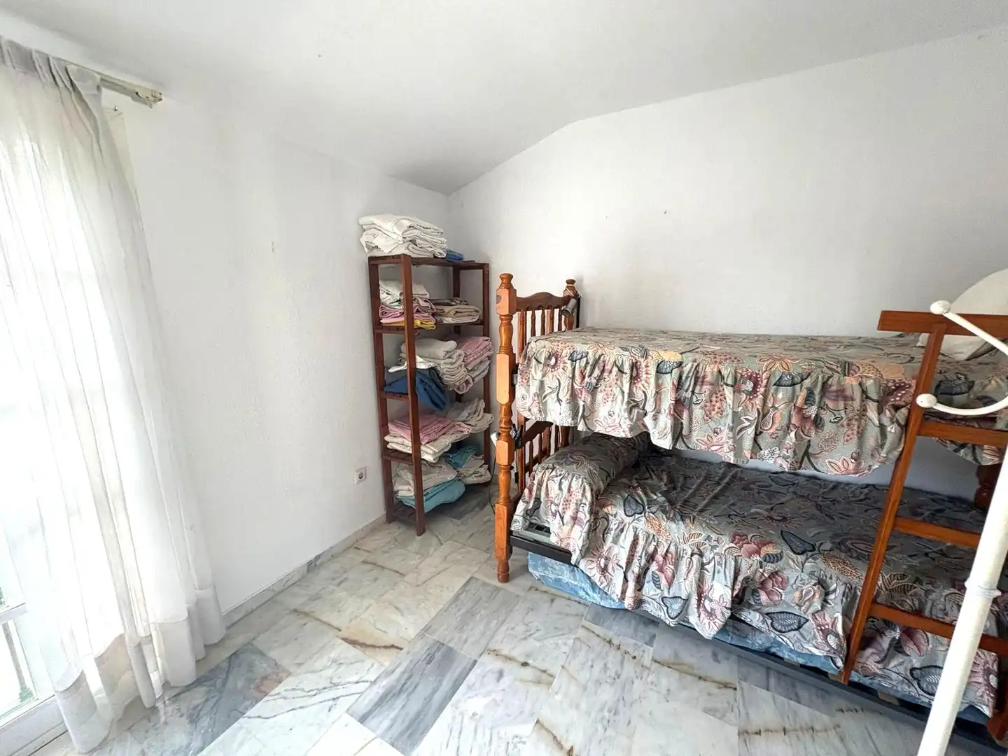 Dormitori de Casa adosada en venda en Fuengirola amb Aire condicionat, Jardí privat i Terrassa