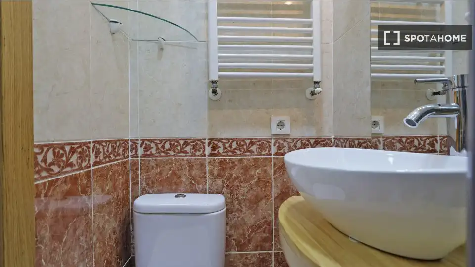 Bany de Apartament per a compartir en Madrid amb Aire condicionat, Calefacció i Terrassa