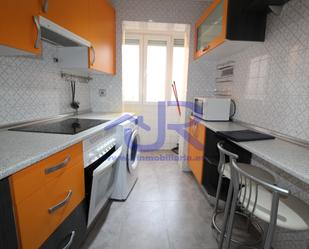 Kitchen of Flat to rent in  Madrid Capital  with Air Conditioner, Heating and Oven