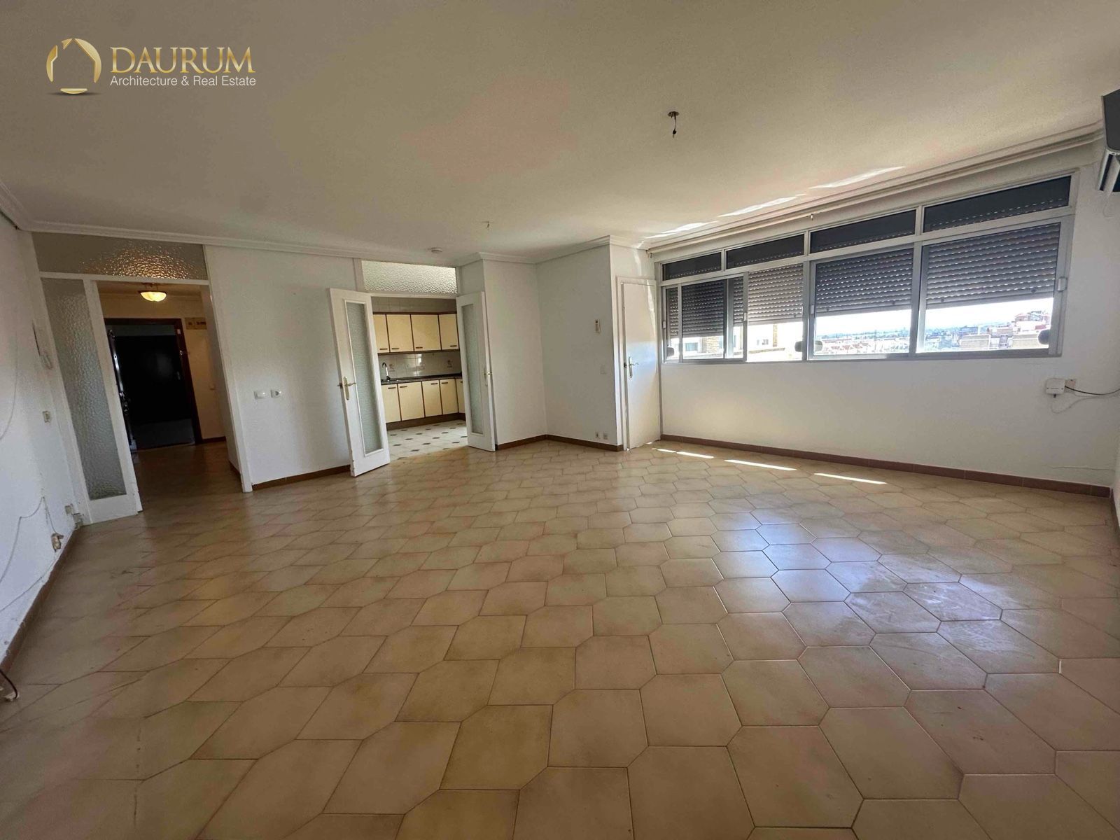 Vista exterior de Piso en venta en  Sevilla Capital con Aire acondicionado, Calefacción y Terraza