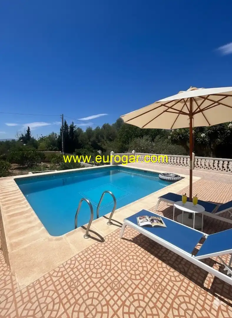 Chalet con piscina en venta en Godelleta