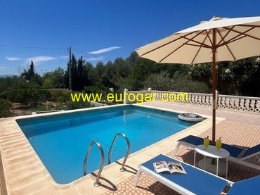 Xalet amb piscina en venda a Godelleta