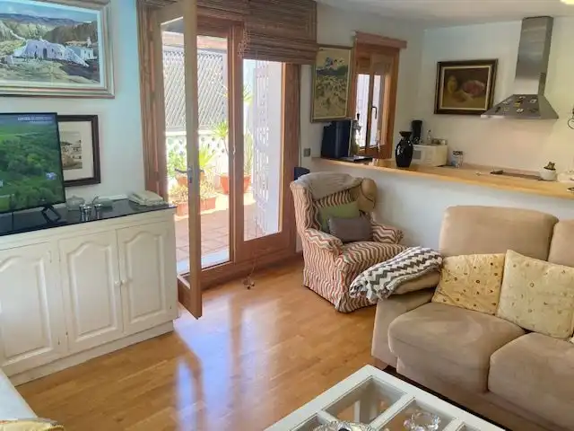 Sala d'estar de Casa o xalet en venda en Roquetas de Mar amb Aire condicionat, Calefacció i Jardí privat