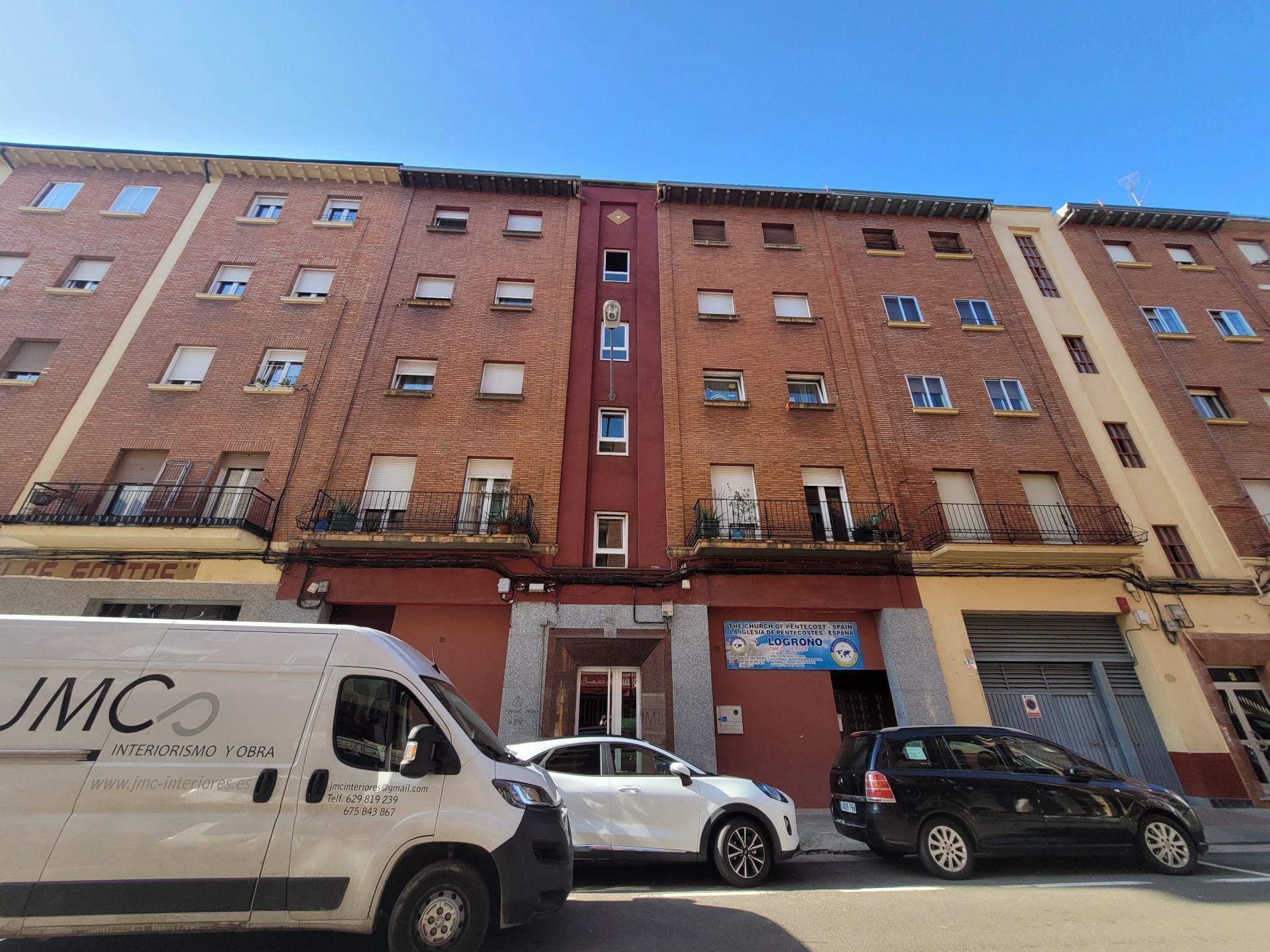 Vista exterior de Edifici en venda en  Logroño