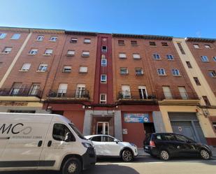 Vista exterior de Edifici en venda en  Logroño