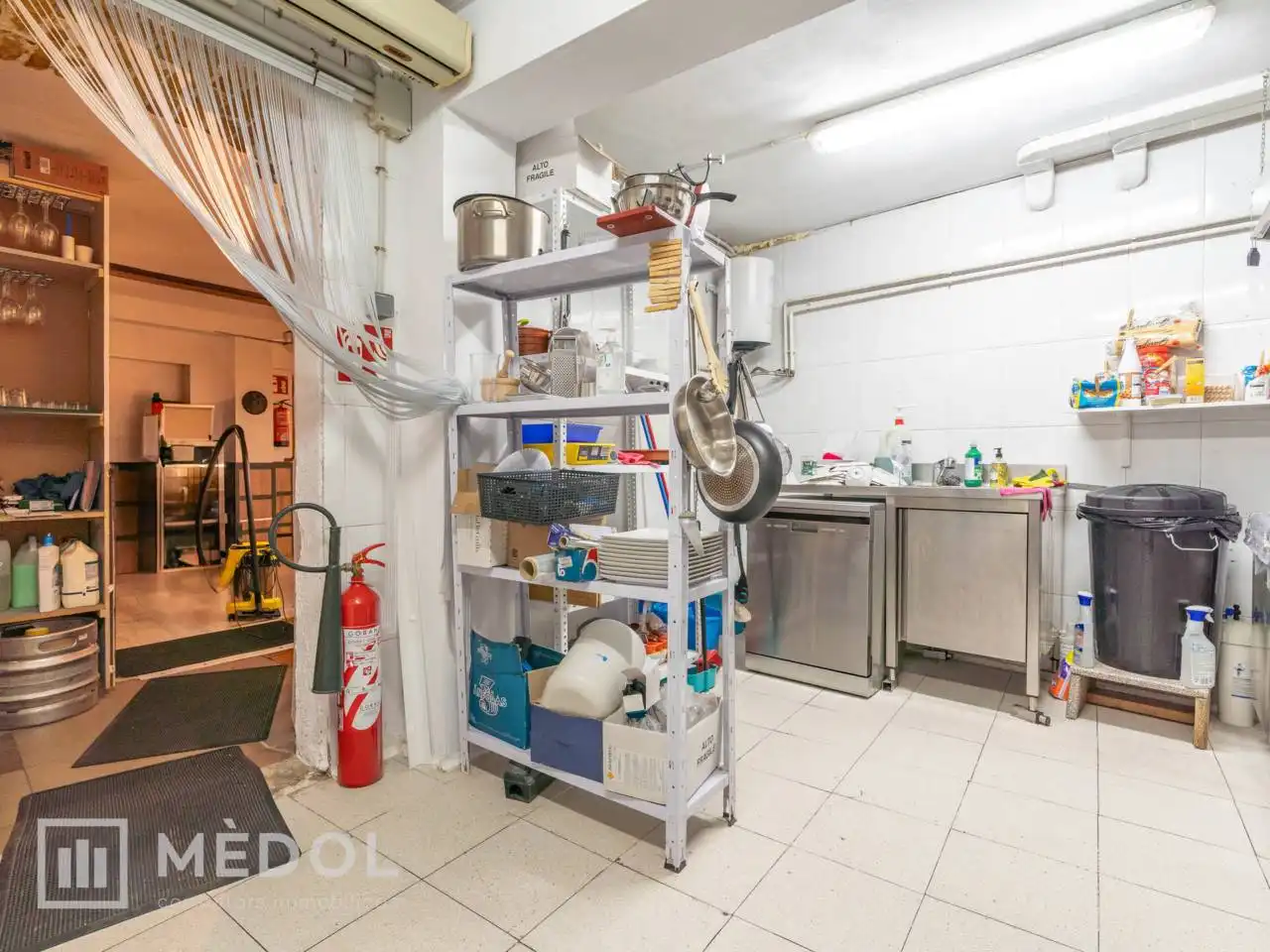 Cocina de Local en traspaso en Tarragona con Aire acondicionado