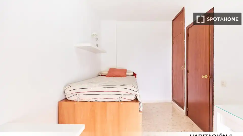 Habitación de Piso de alquiler en Sevilla con Aire acondicionado, Calefacción y Amueblado