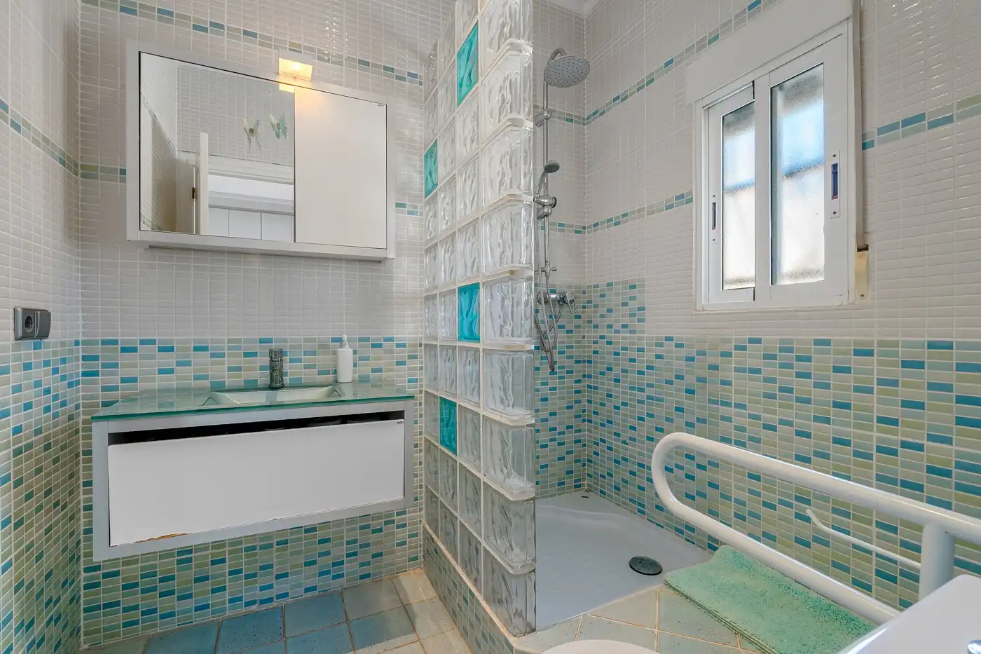 Bathroom of Houses for sale in Rojales  with Air Conditioner, Storage room and Swimming Pool