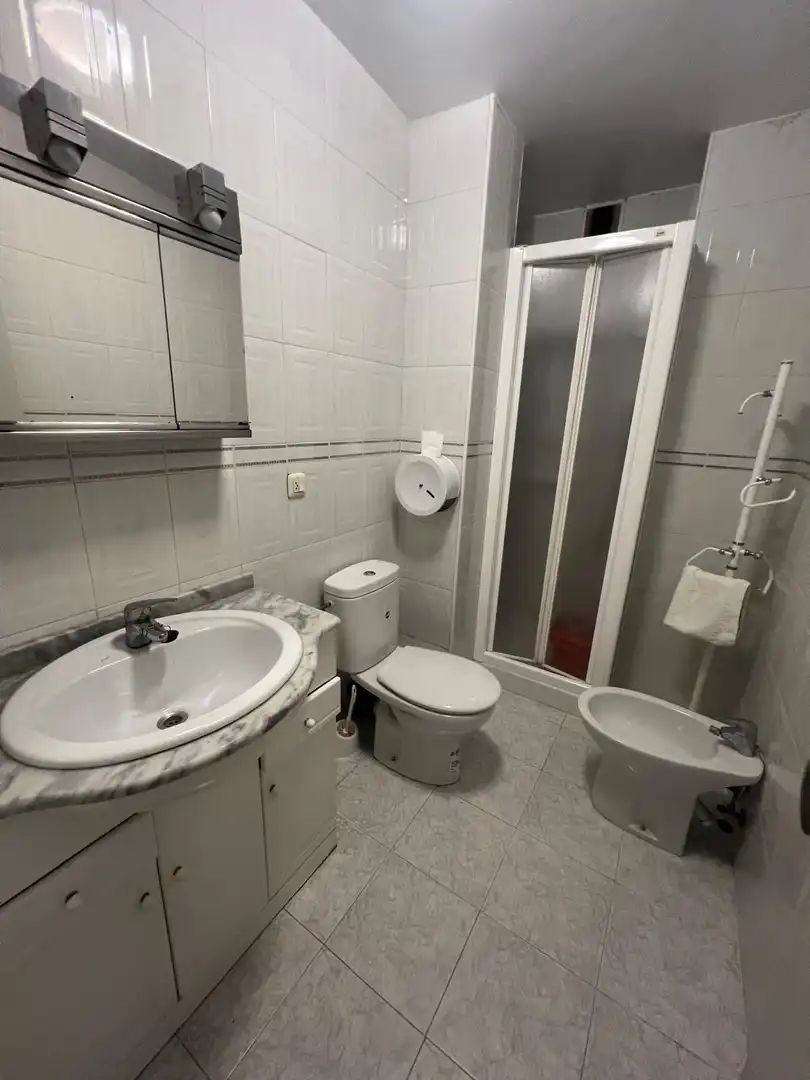 Baño de Apartamento en venta en Benidorm con Terraza y Amueblado