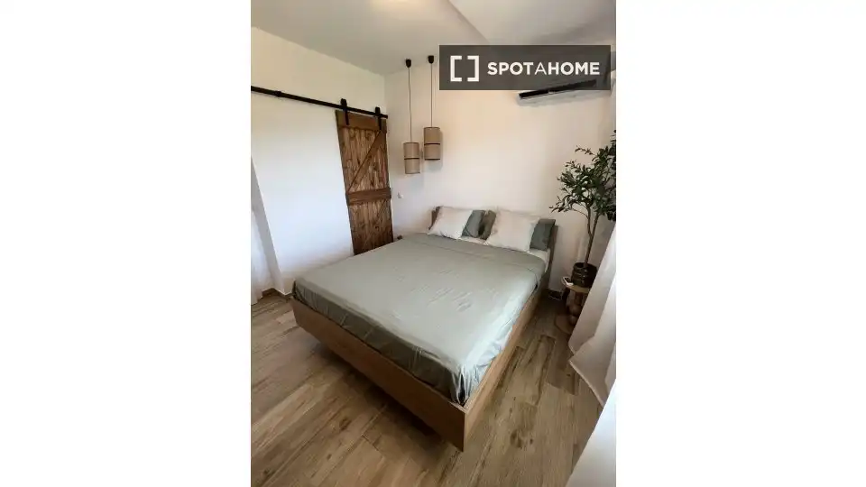 Dormitori de Apartament per a compartir en Mijas amb Aire condicionat, Terrassa i Moblat