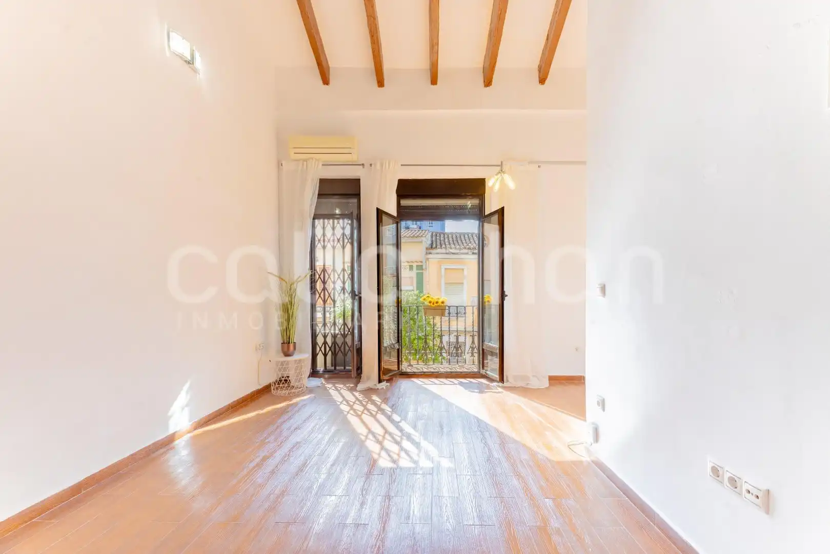 Wohnzimmer von Loft zum Verkauf in  Valencia Capital mit Klimaanlage und Balkon