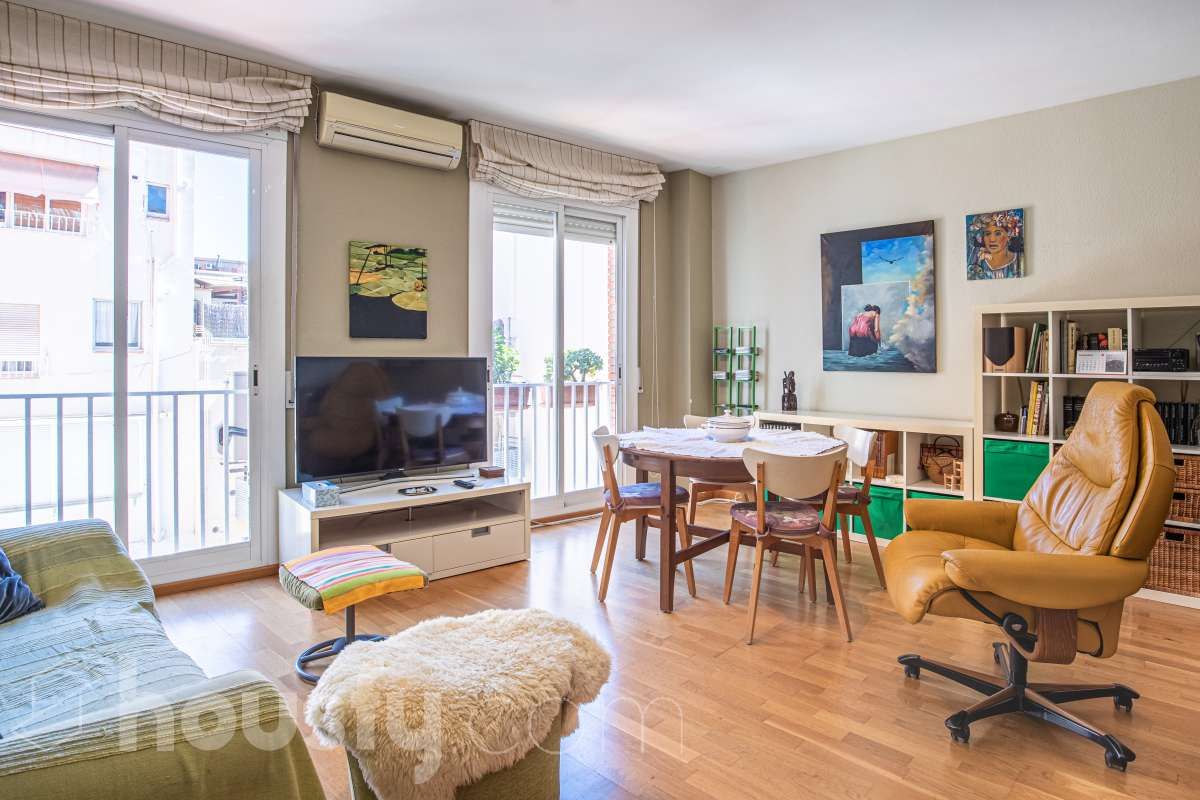 Living room of Duplex for sale in  Barcelona Capital  with Air Conditioner and Parquet flooring