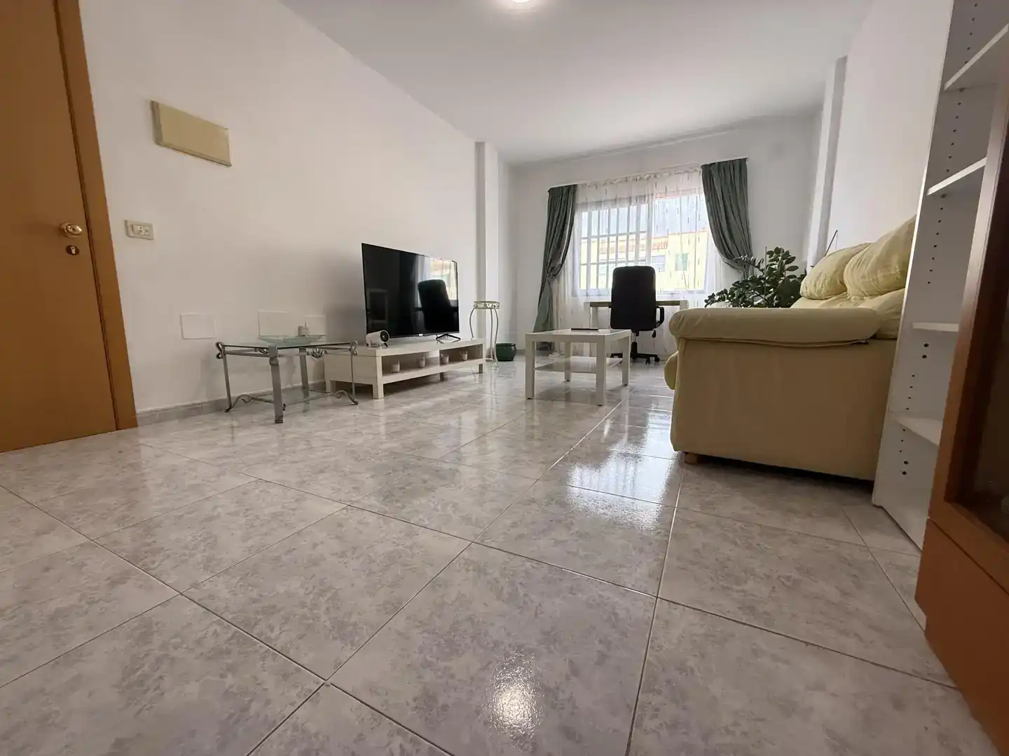 Sala d'estar de Dúplex de lloguer en Guía de Isora amb Jardí privat, Traster i Moblat