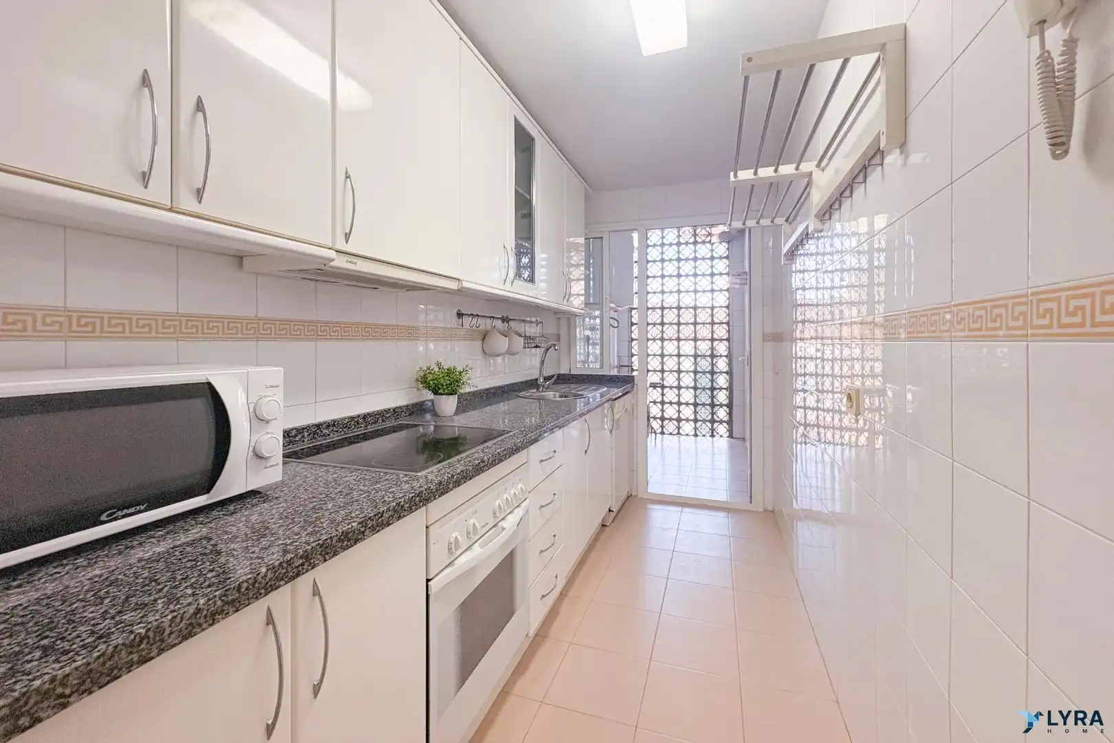 Kitchen of Flat for rent in Tomares  with Balcony and Community pool