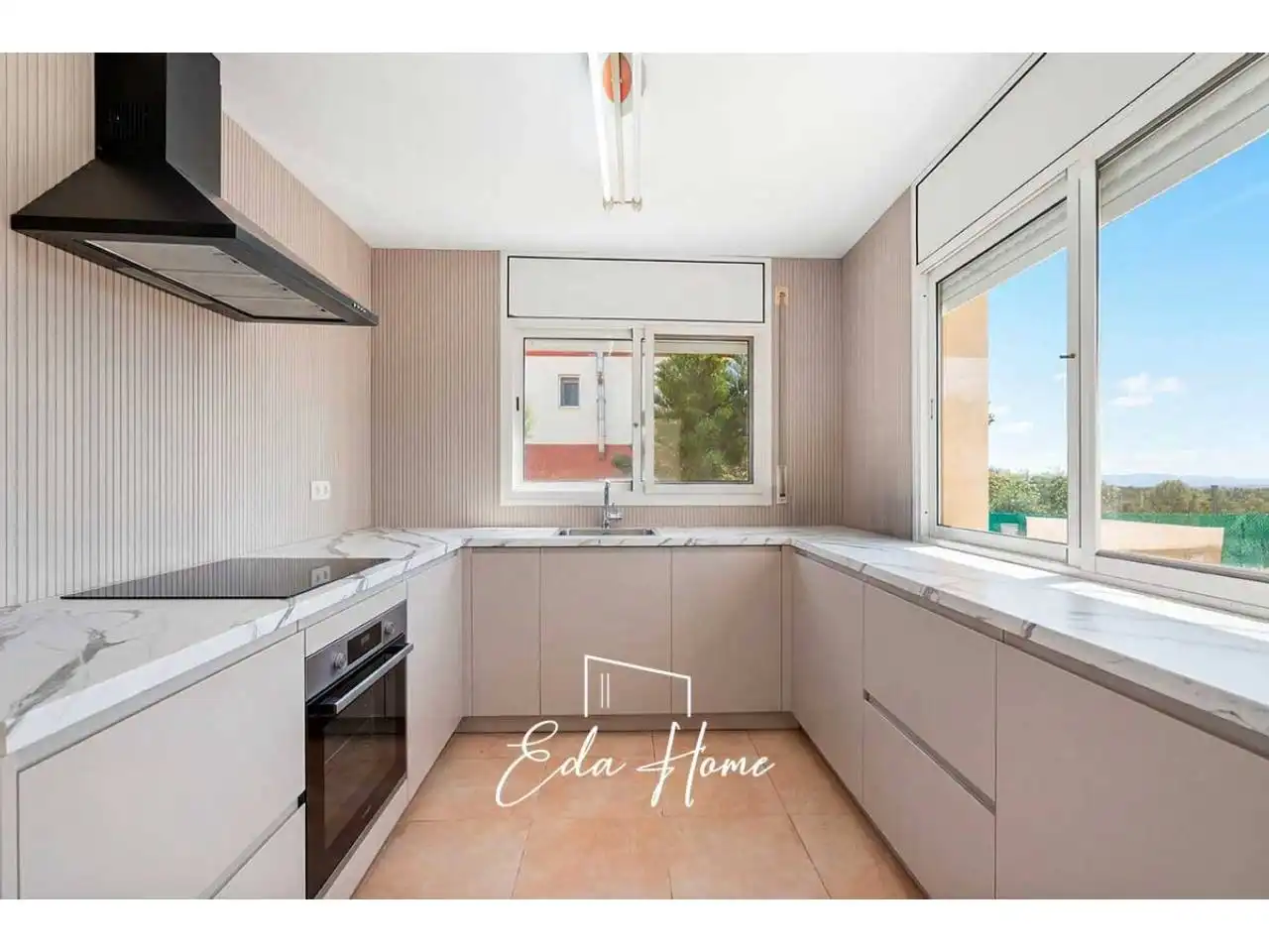 Cocina de Casa o chalet en venta en La Bisbal del Penedès con Aire acondicionado, Calefacción y Jardín privado