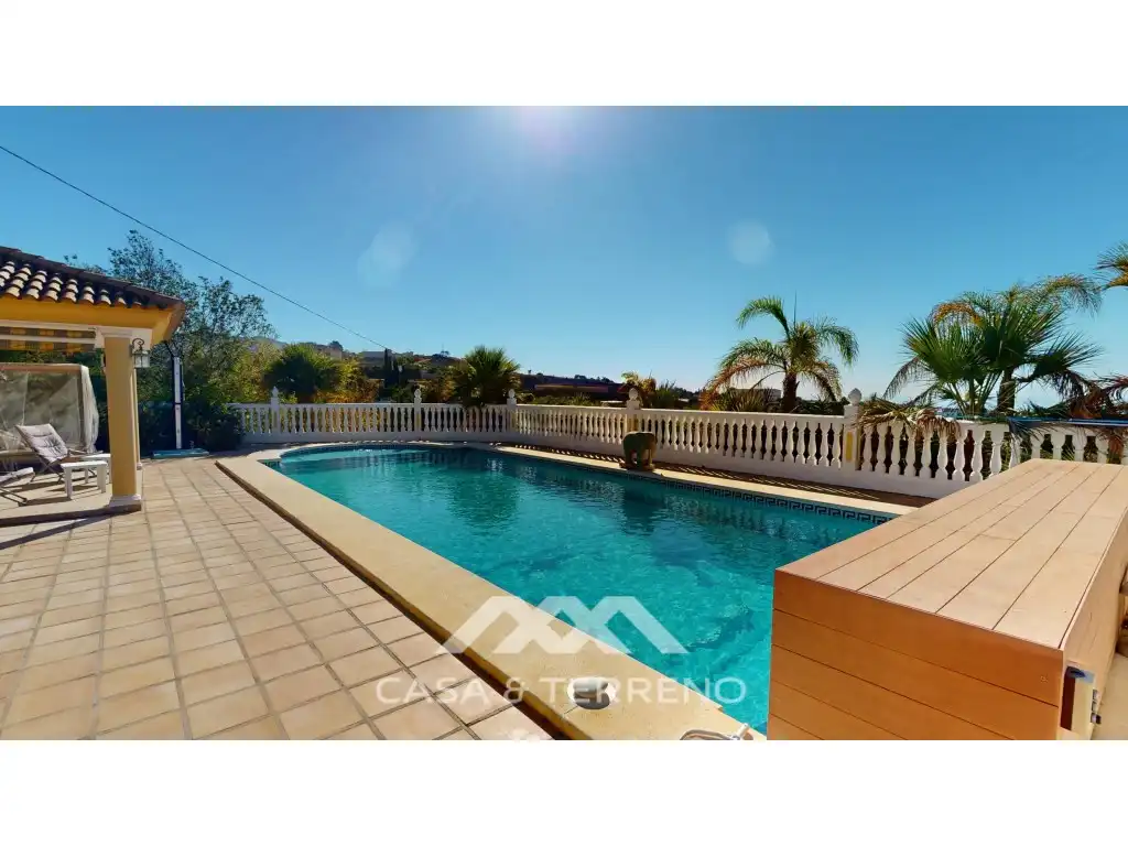 Vista exterior de Casa o chalet en venta en Vélez-Málaga con Jardín privado, Terraza y Piscina