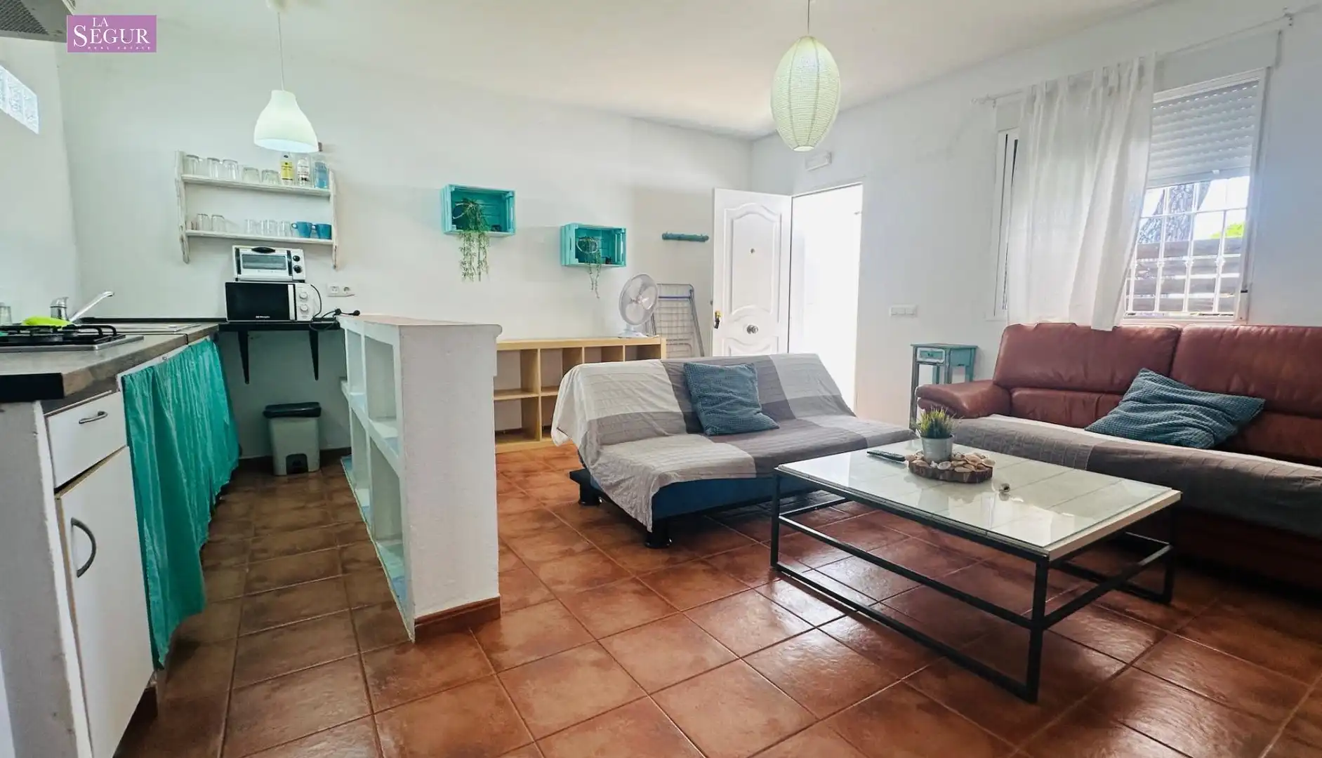 Sala d'estar de Casa o xalet en venda en Barbate amb Jardí privat, Terrassa i Moblat