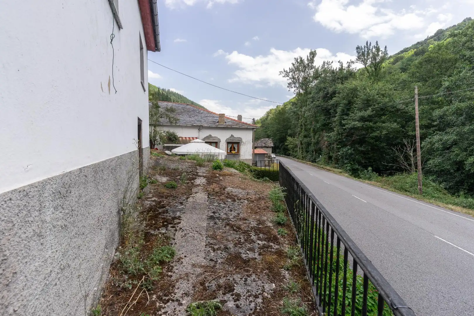 Vista exterior de Finca rústica en venda en Cangas del Narcea amb Calefacció i Traster