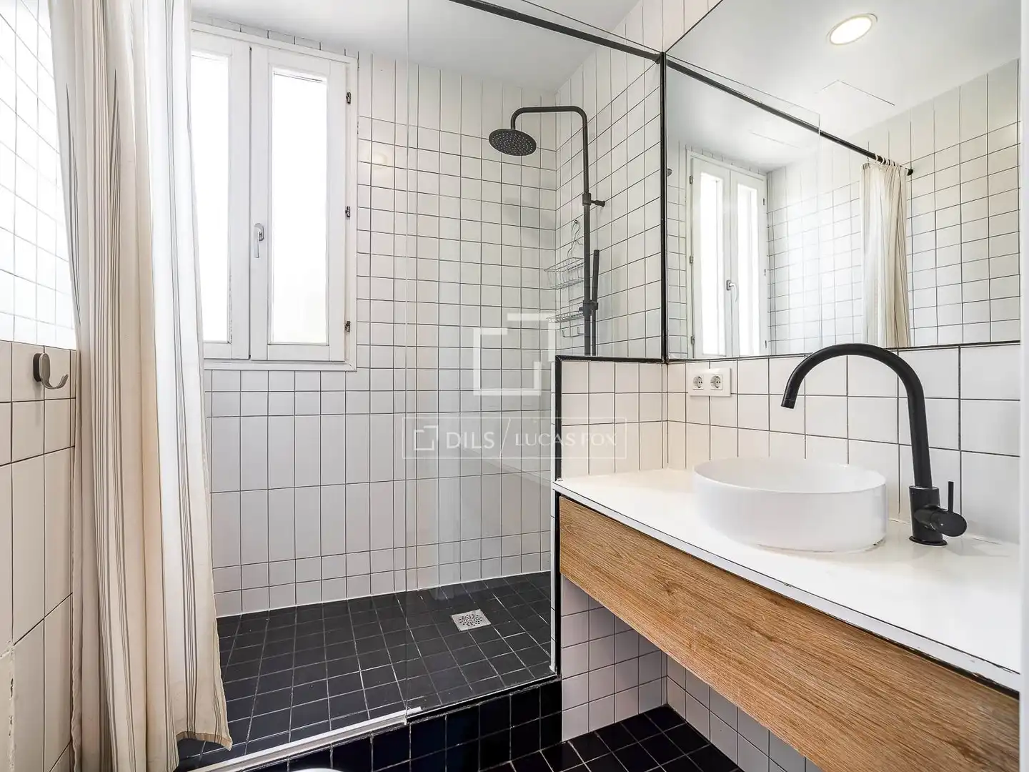 Baño de Piso en venta en Barcelona con Aire acondicionado, Calefacción y Terraza