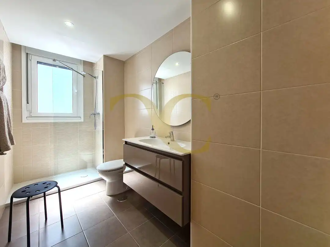 Baño de Piso en venta en Oviedo  con Calefacción, Terraza y Trastero