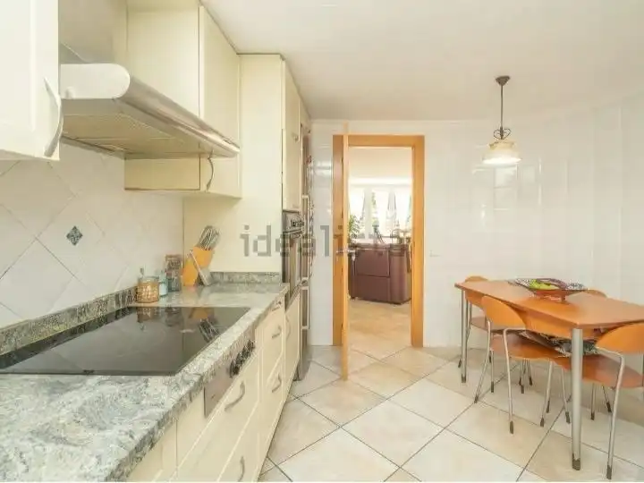 Cocina de Casa adosada en venta en Alicante / Alacant con Aire acondicionado, Calefacción y Jardín privado