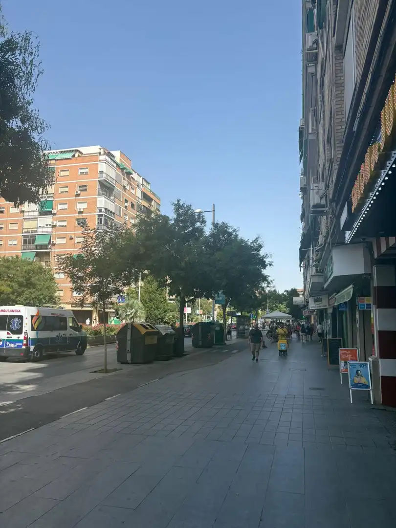Vista exterior de Pis de lloguer en Granada amb Aire condicionat i Moblat