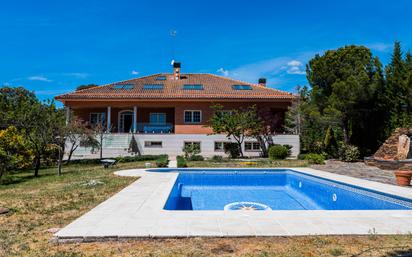 Swimming pool of House or chalet for sale in El Escorial  with Air Conditioner, Heating and Private garden