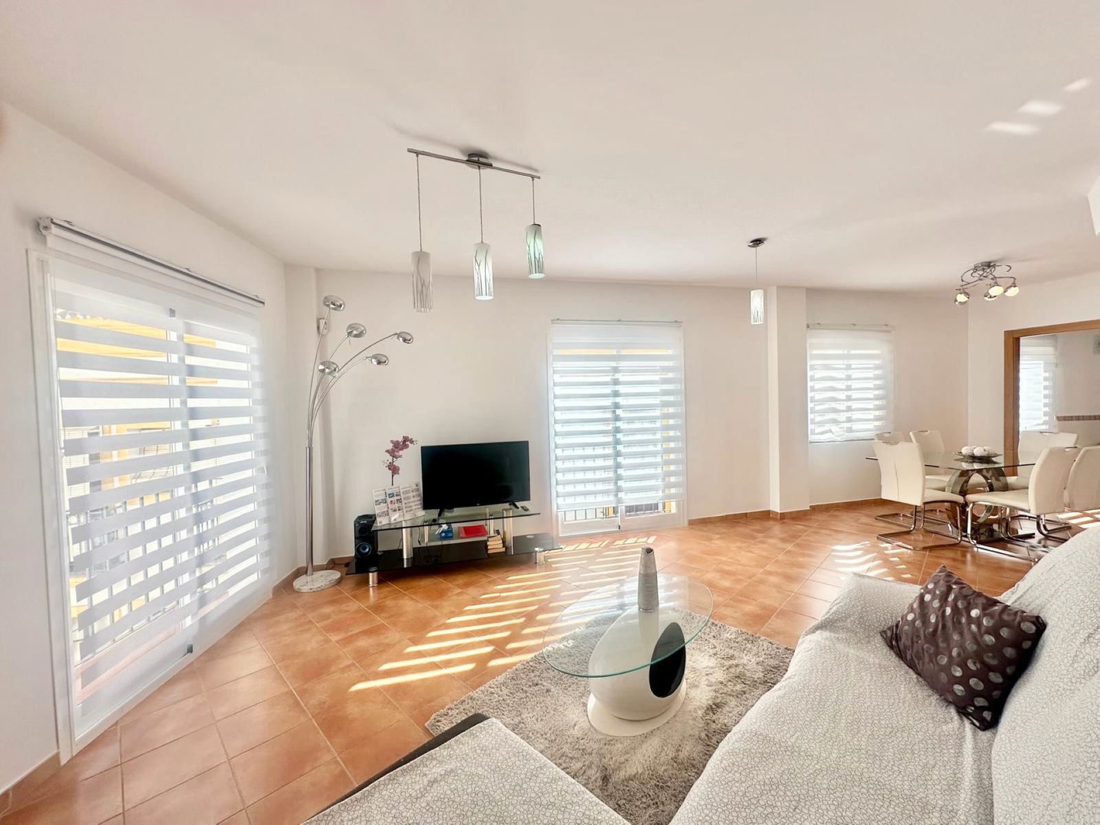 Sala d'estar de Dúplex de lloguer en Marbella amb Aire condicionat i Moblat