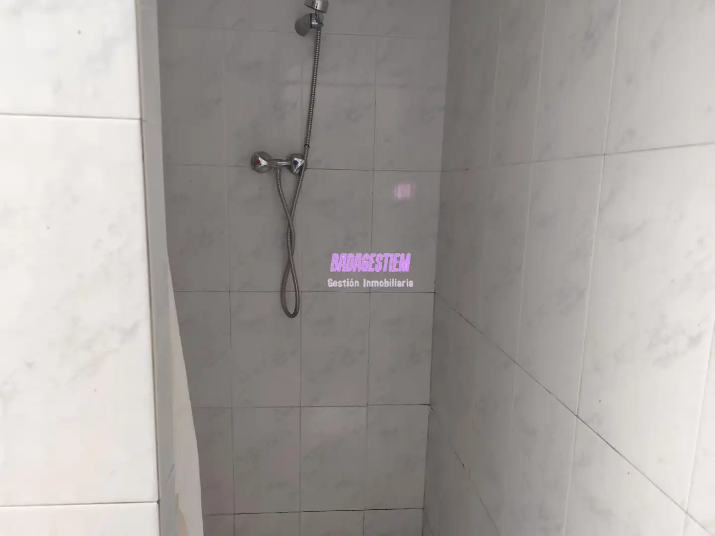 Baño de Local en venta en Badalona
