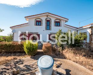 Vista exterior de Casa o xalet en venda en Pozuelo del Páramo amb Terrassa