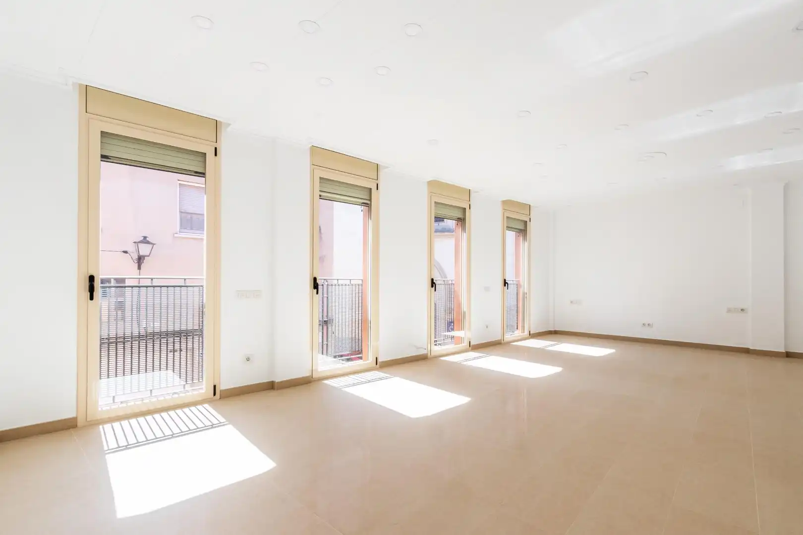 Sala d'estar de Casa o xalet en venda en Castellar del Vallès amb Calefacció, Jardí privat i Terrassa