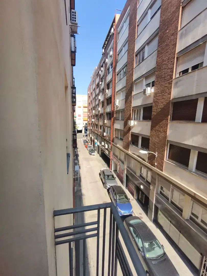 Vista exterior de Estudi de lloguer en Madrid amb Aire condicionat, Calefacció i Moblat