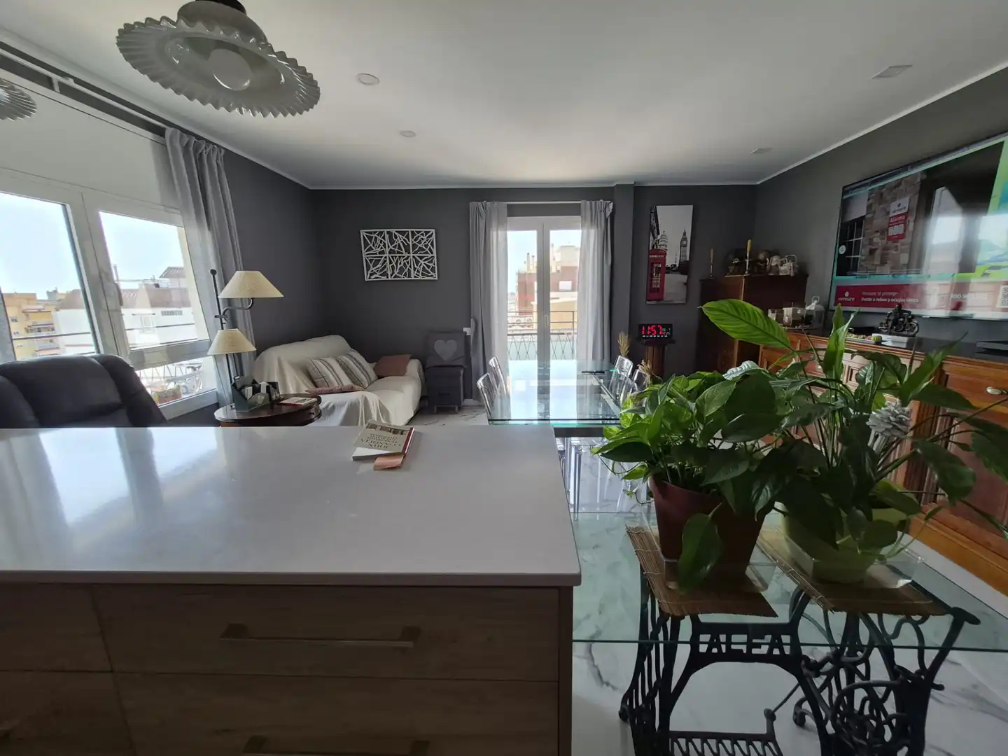 Sala de estar de Ático en venta en Calella con Aire acondicionado, Calefacción y Terraza