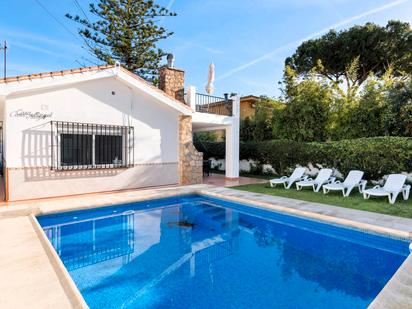 Swimming pool of House or chalet for sale in Fuengirola  with Air Conditioner, Heating and Private garden